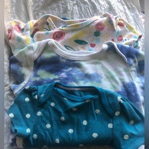 6 bodysuits for one price!! Three short sleeves three long sleeves!!